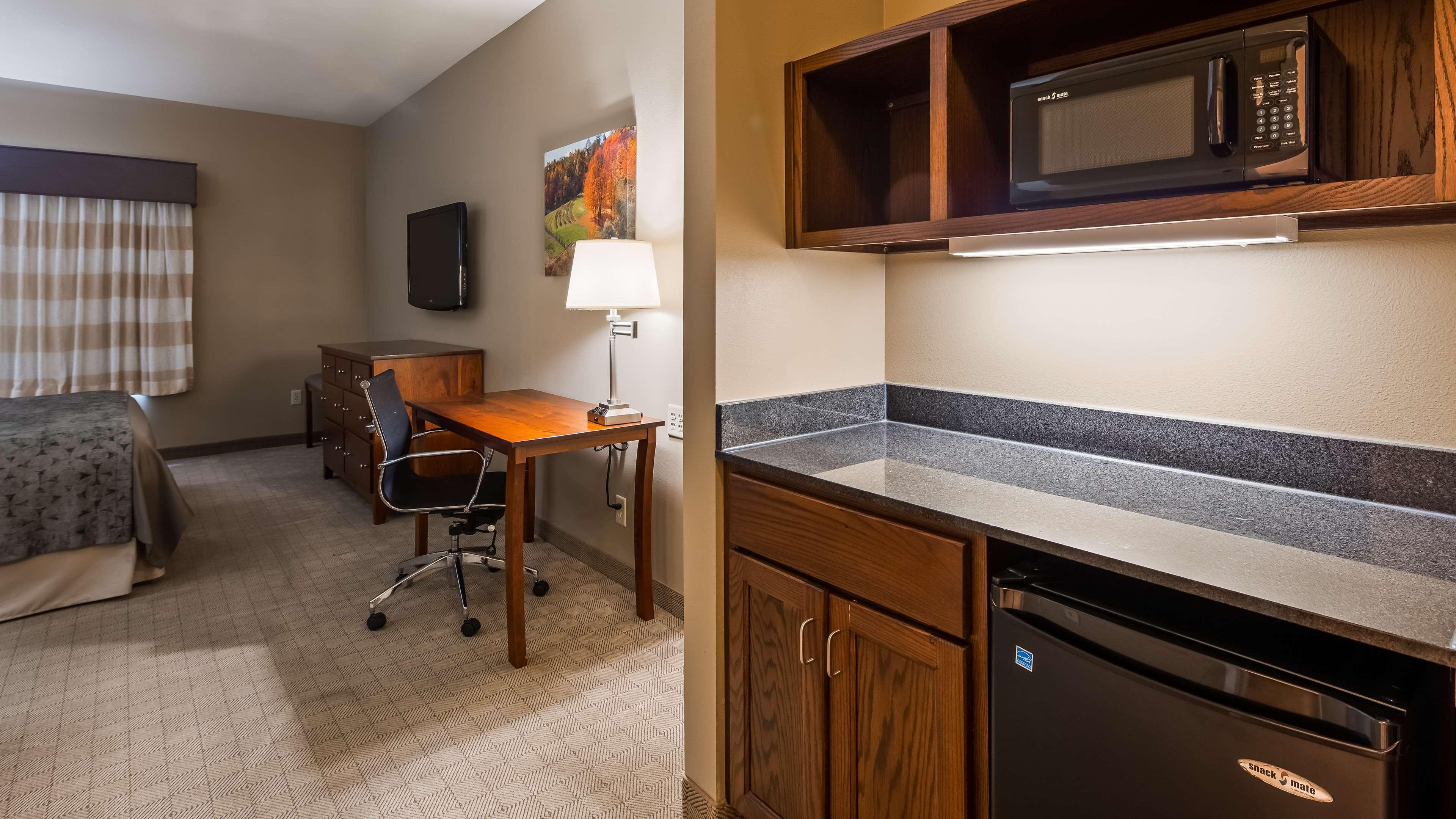 Best Western Plus Green Mill Village Hotel & Suites Arcola Esterno foto