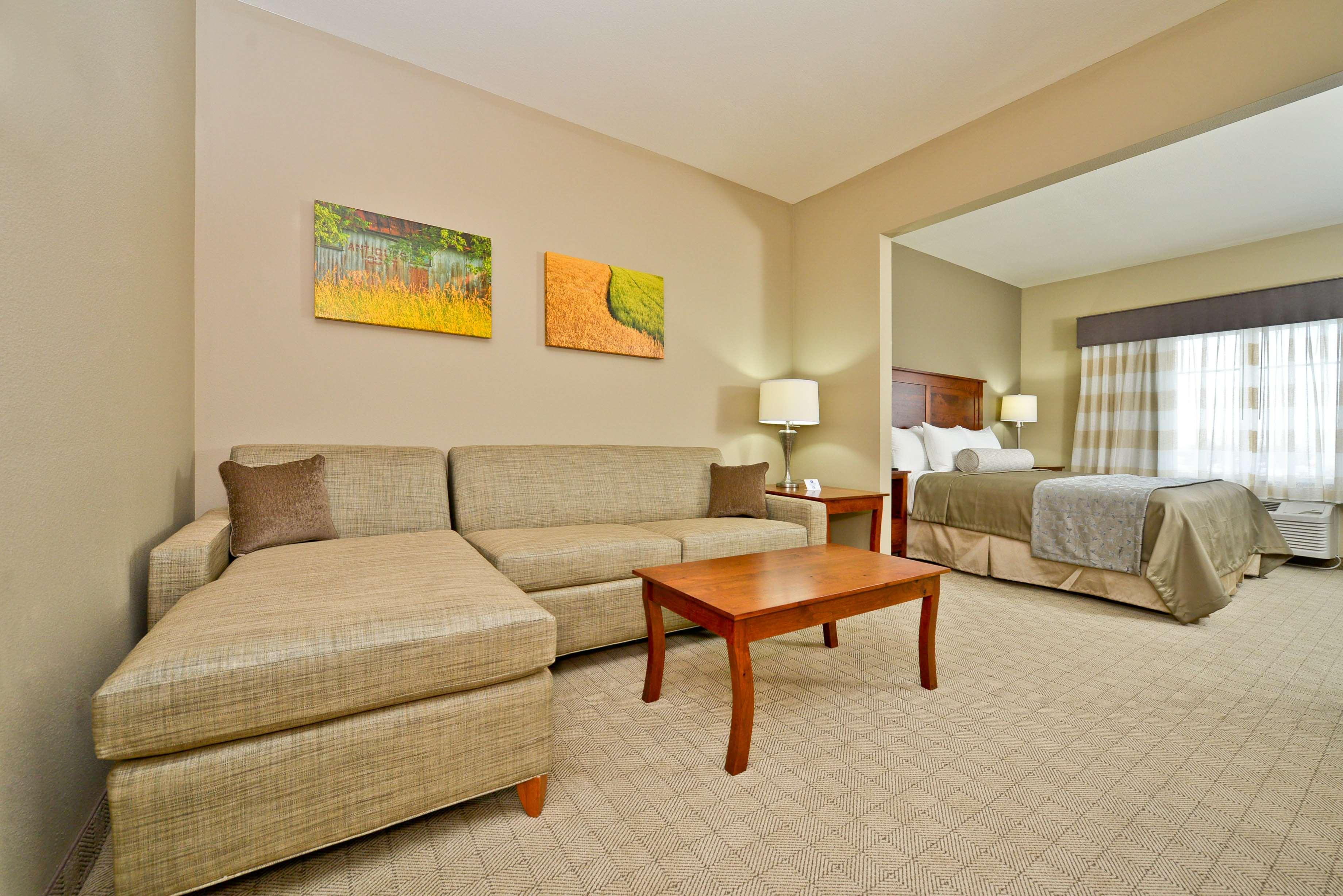 Best Western Plus Green Mill Village Hotel & Suites Arcola Esterno foto