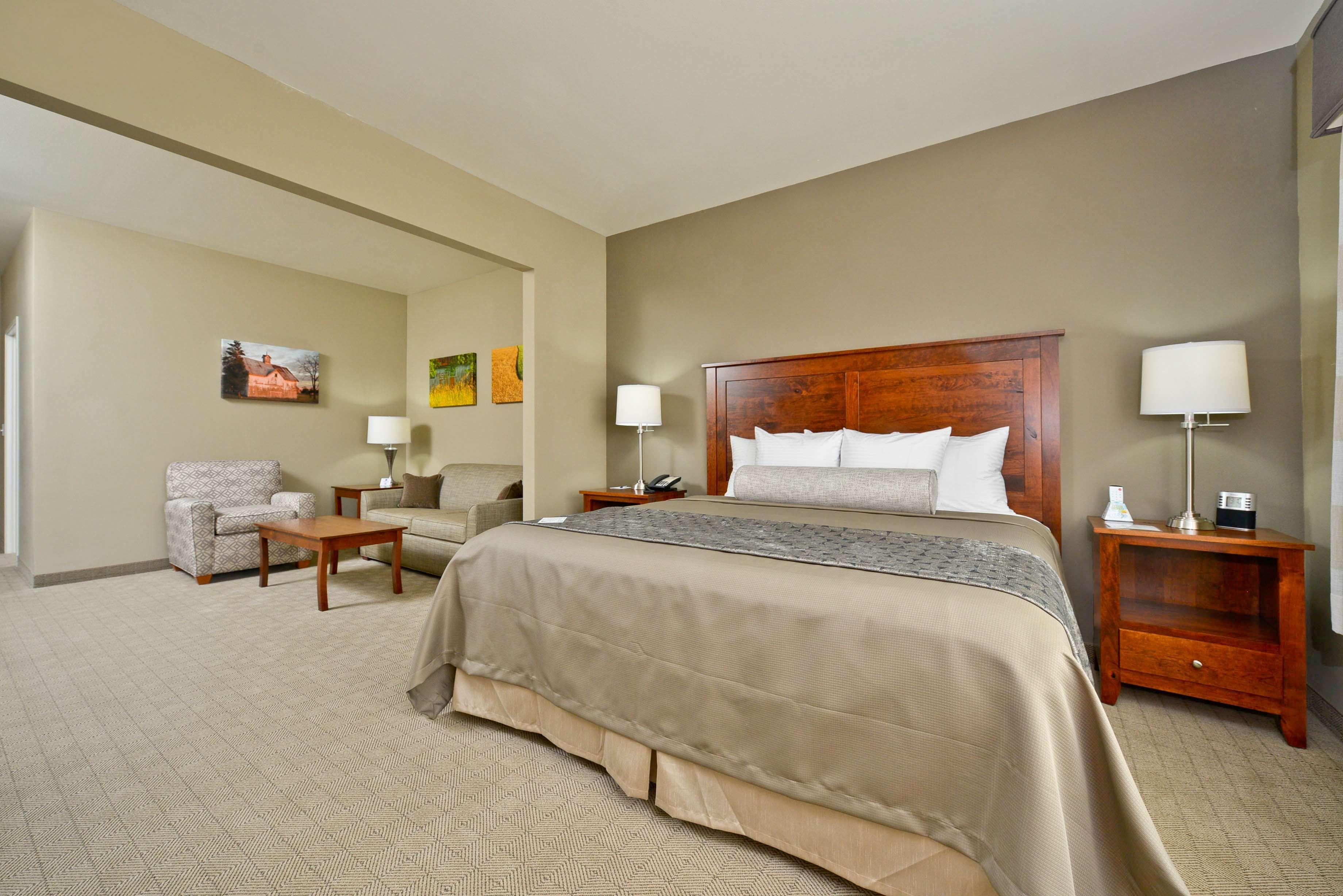 Best Western Plus Green Mill Village Hotel & Suites Arcola Esterno foto