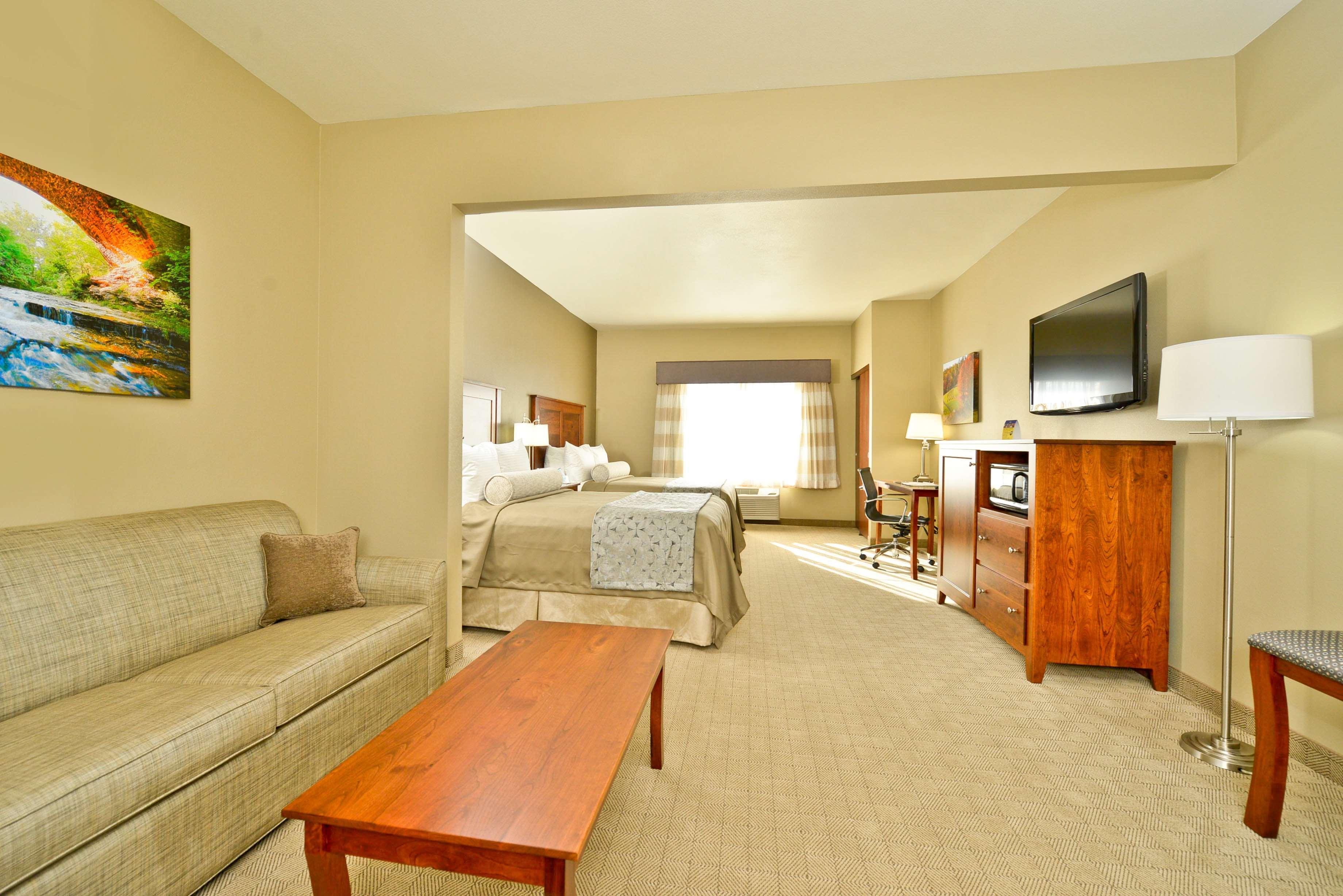 Best Western Plus Green Mill Village Hotel & Suites Arcola Esterno foto