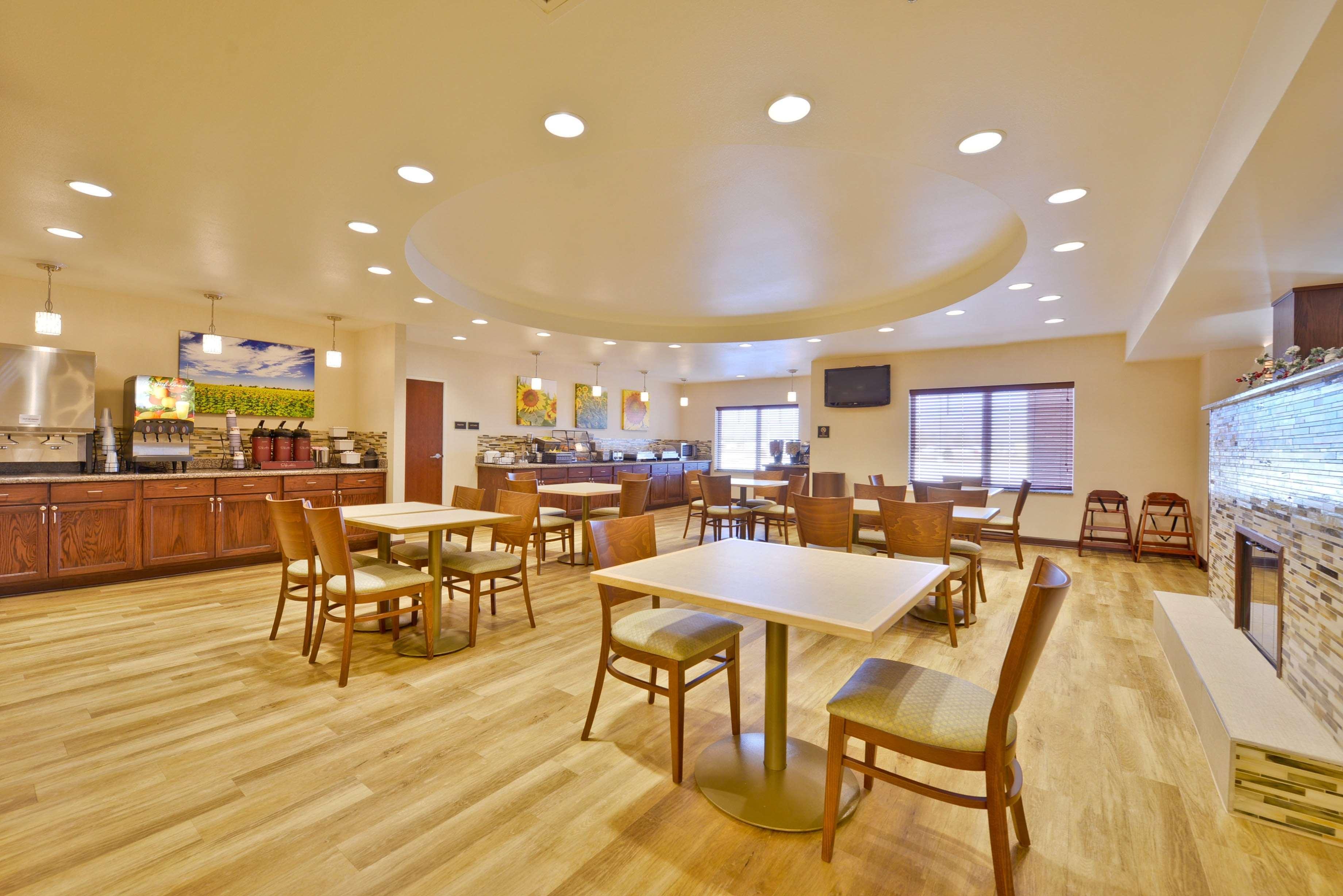Best Western Plus Green Mill Village Hotel & Suites Arcola Esterno foto
