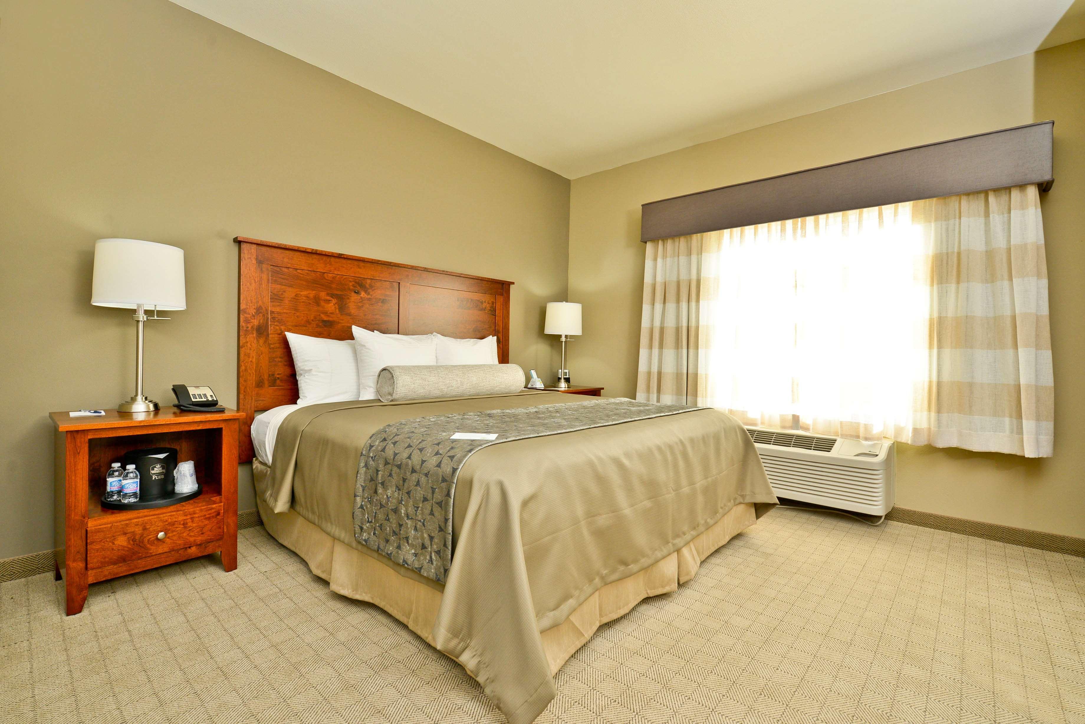 Best Western Plus Green Mill Village Hotel & Suites Arcola Esterno foto