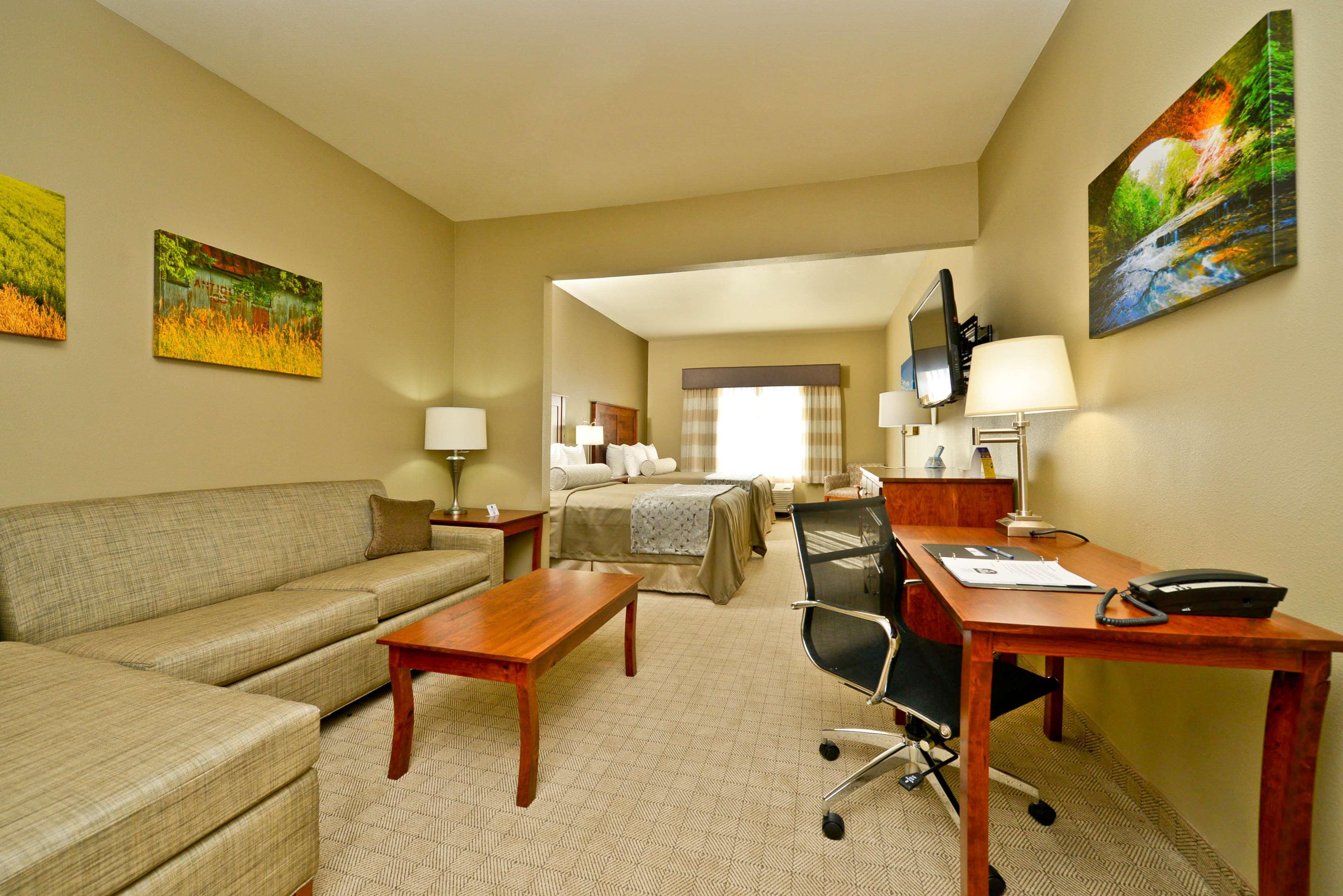 Best Western Plus Green Mill Village Hotel & Suites Arcola Esterno foto