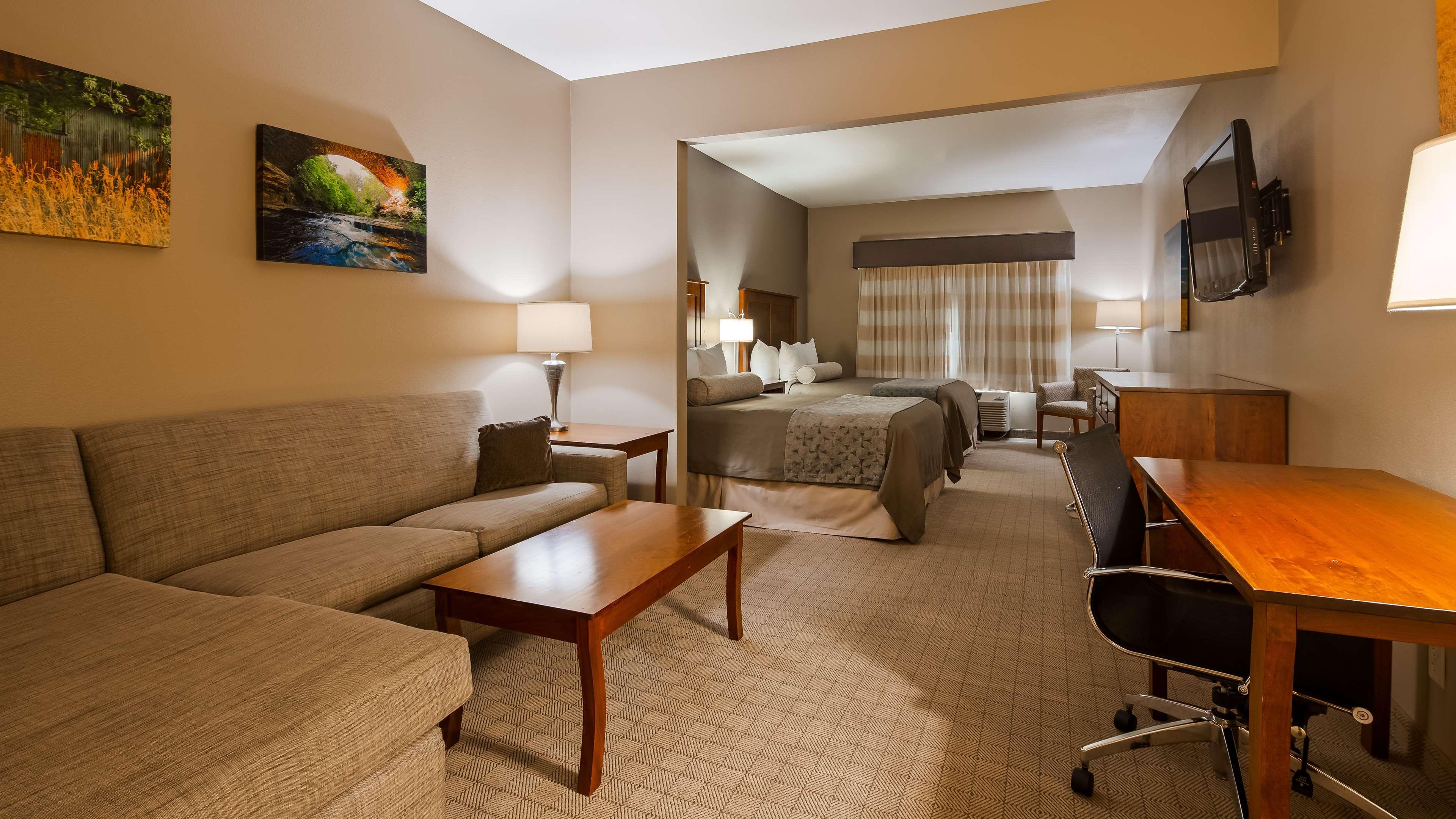 Best Western Plus Green Mill Village Hotel & Suites Arcola Esterno foto