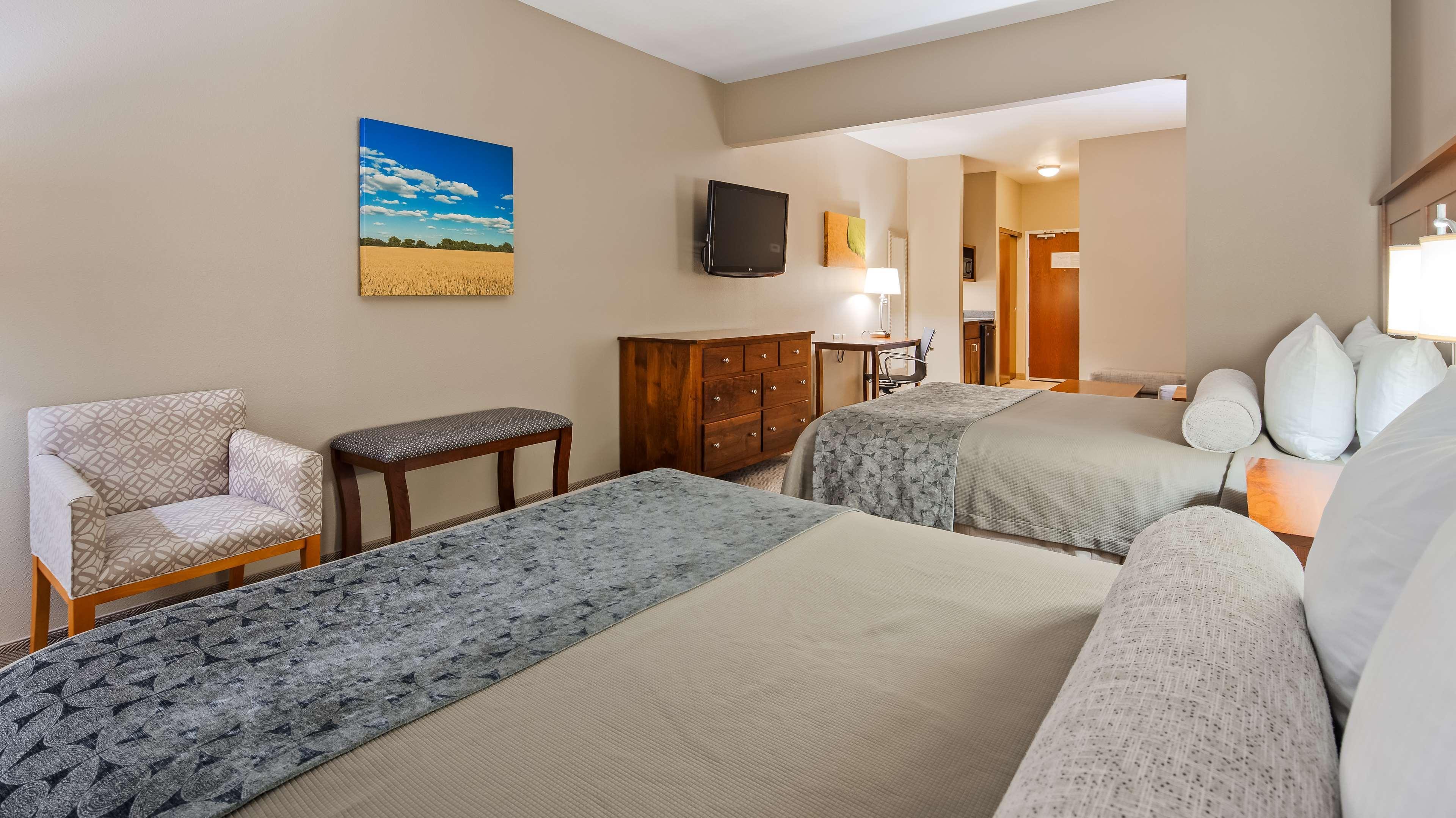 Best Western Plus Green Mill Village Hotel & Suites Arcola Esterno foto