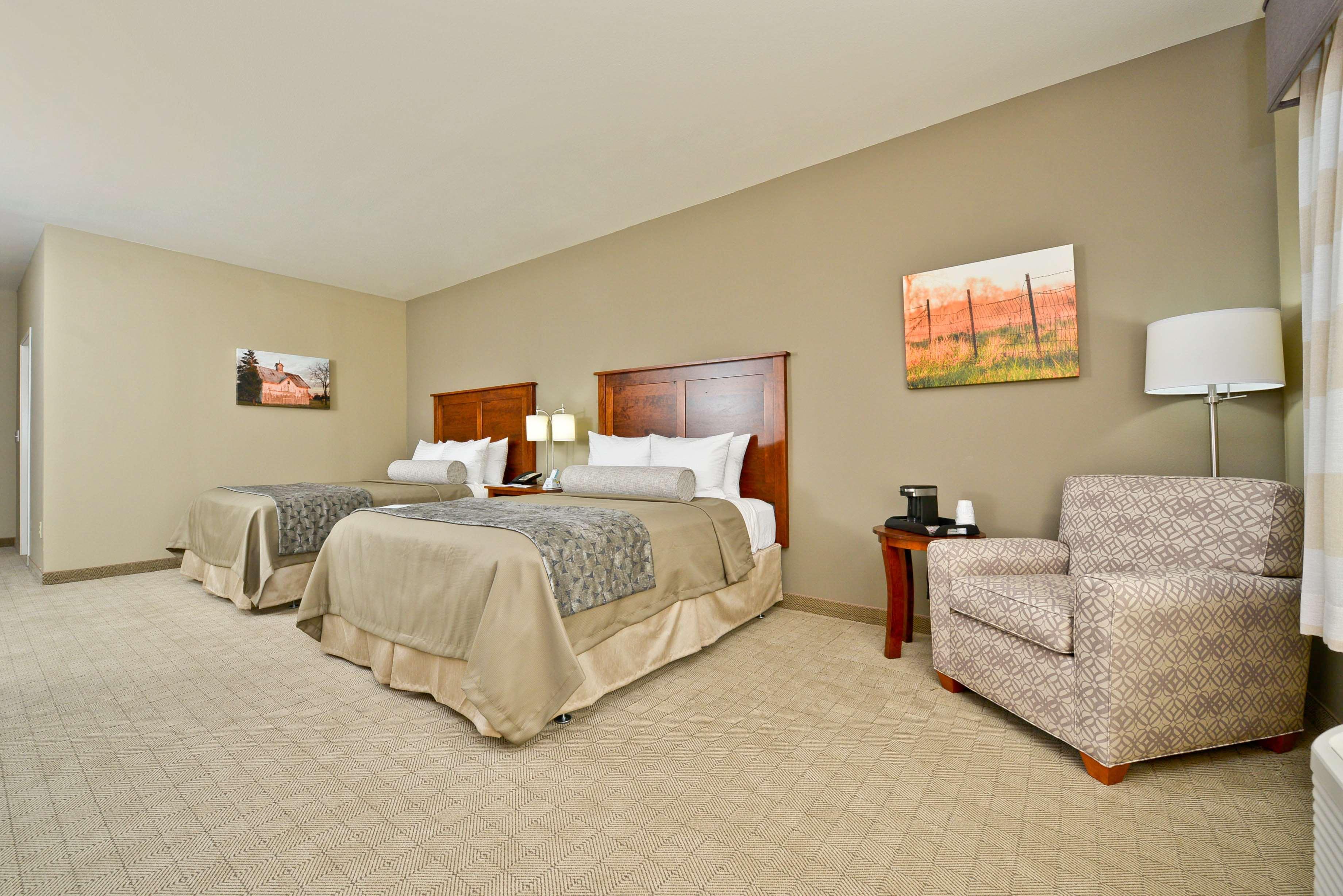 Best Western Plus Green Mill Village Hotel & Suites Arcola Esterno foto