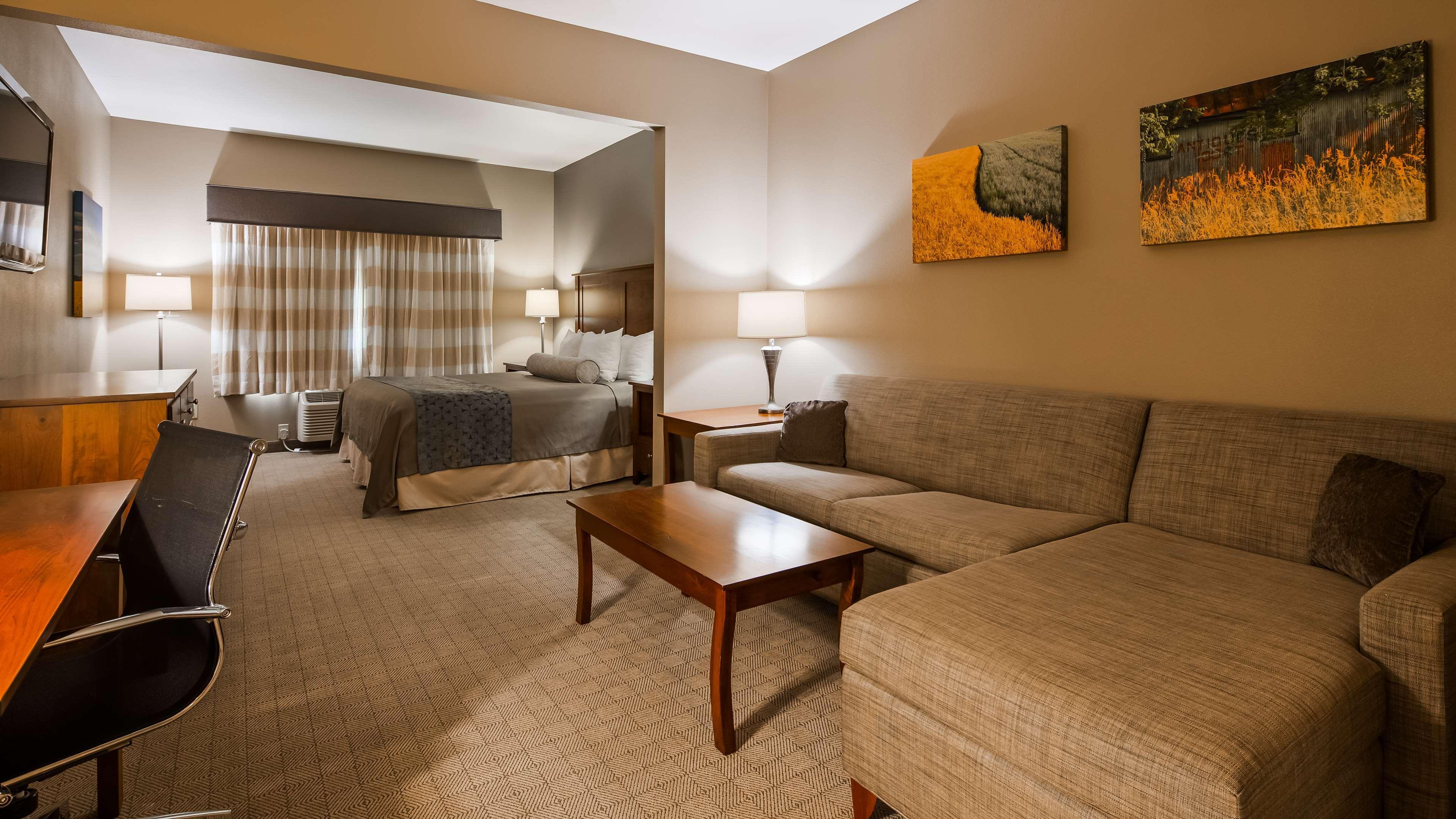 Best Western Plus Green Mill Village Hotel & Suites Arcola Esterno foto