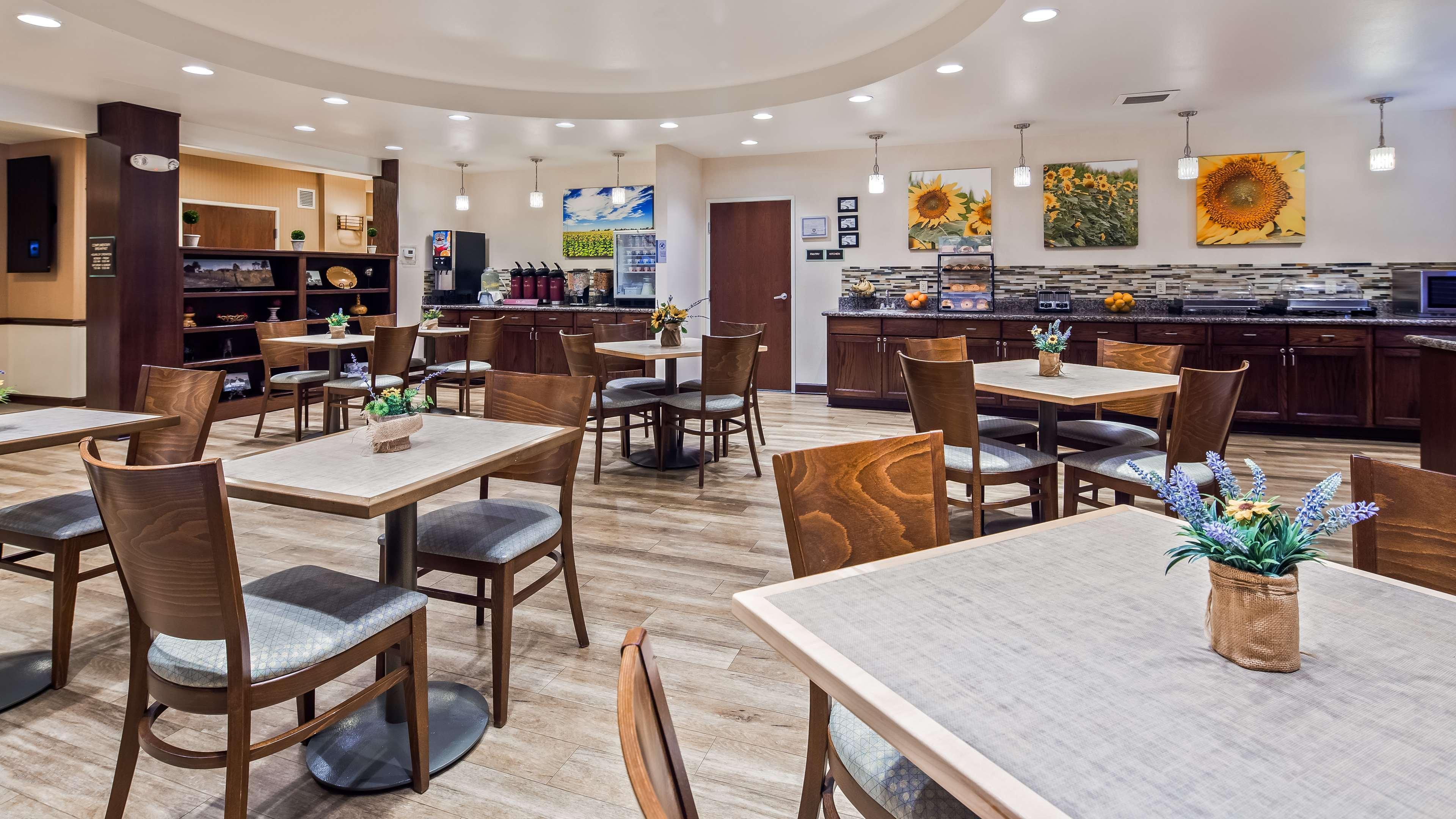 Best Western Plus Green Mill Village Hotel & Suites Arcola Esterno foto