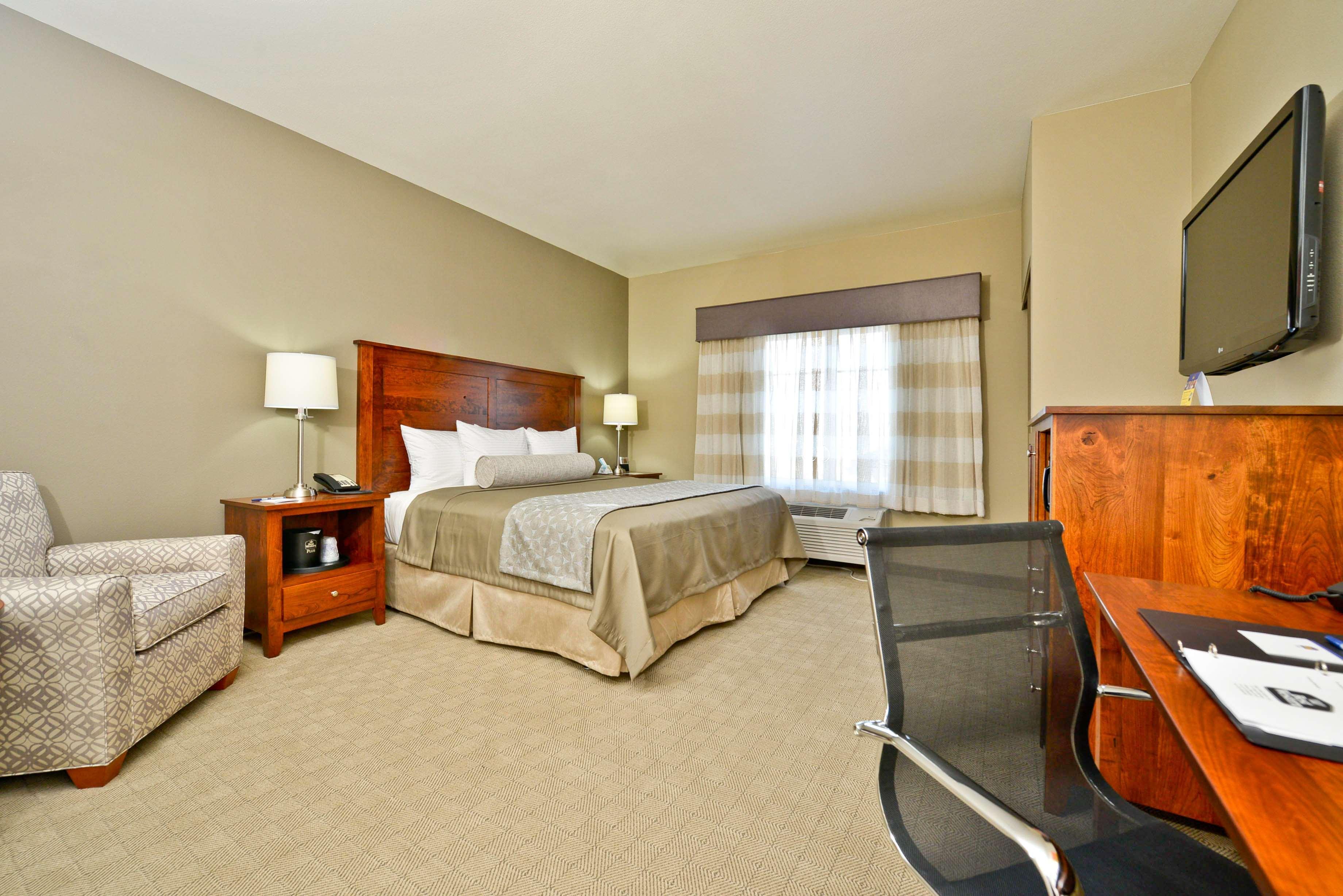 Best Western Plus Green Mill Village Hotel & Suites Arcola Esterno foto