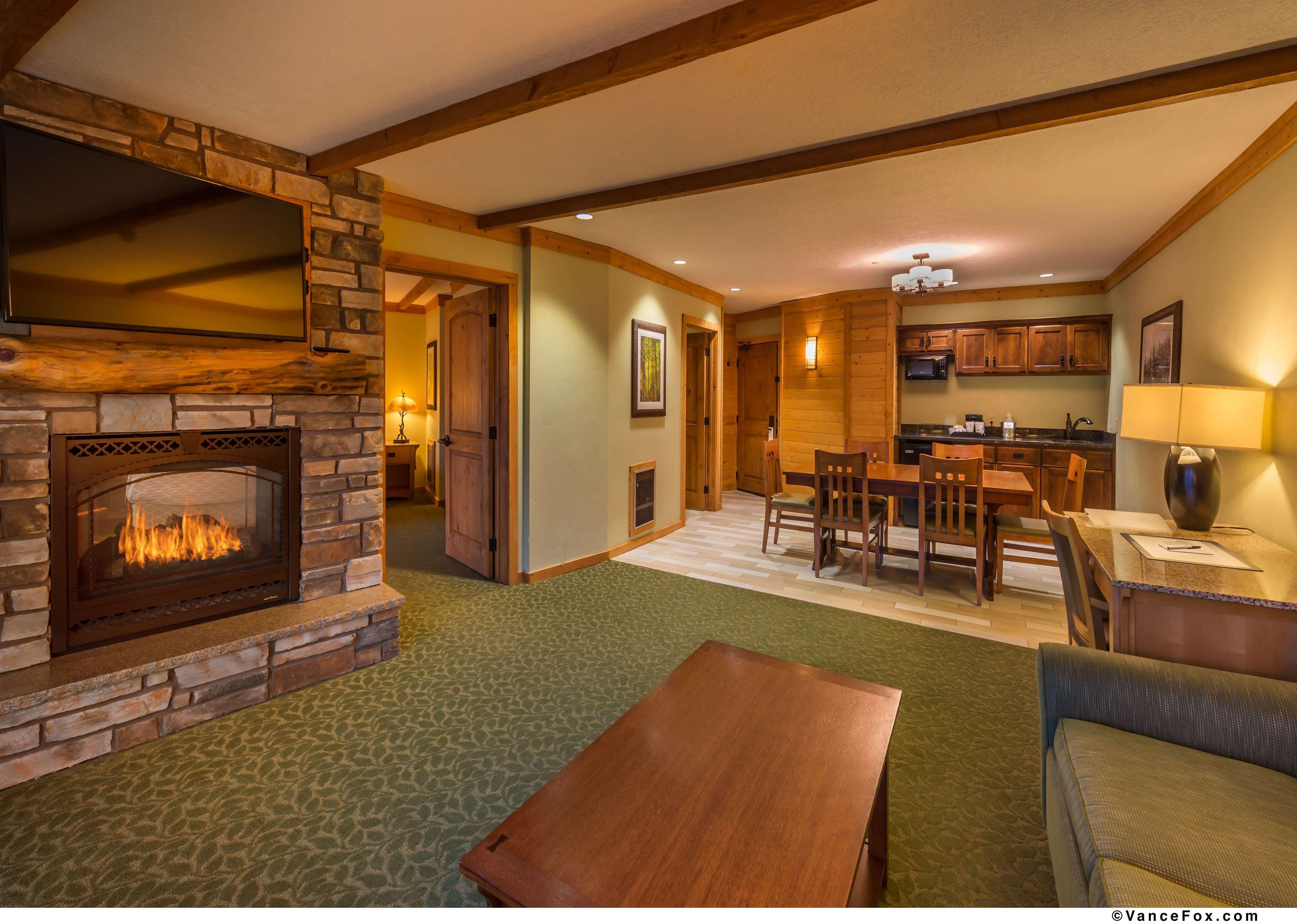 Best Western Plus Green Mill Village Hotel & Suites Arcola Esterno foto