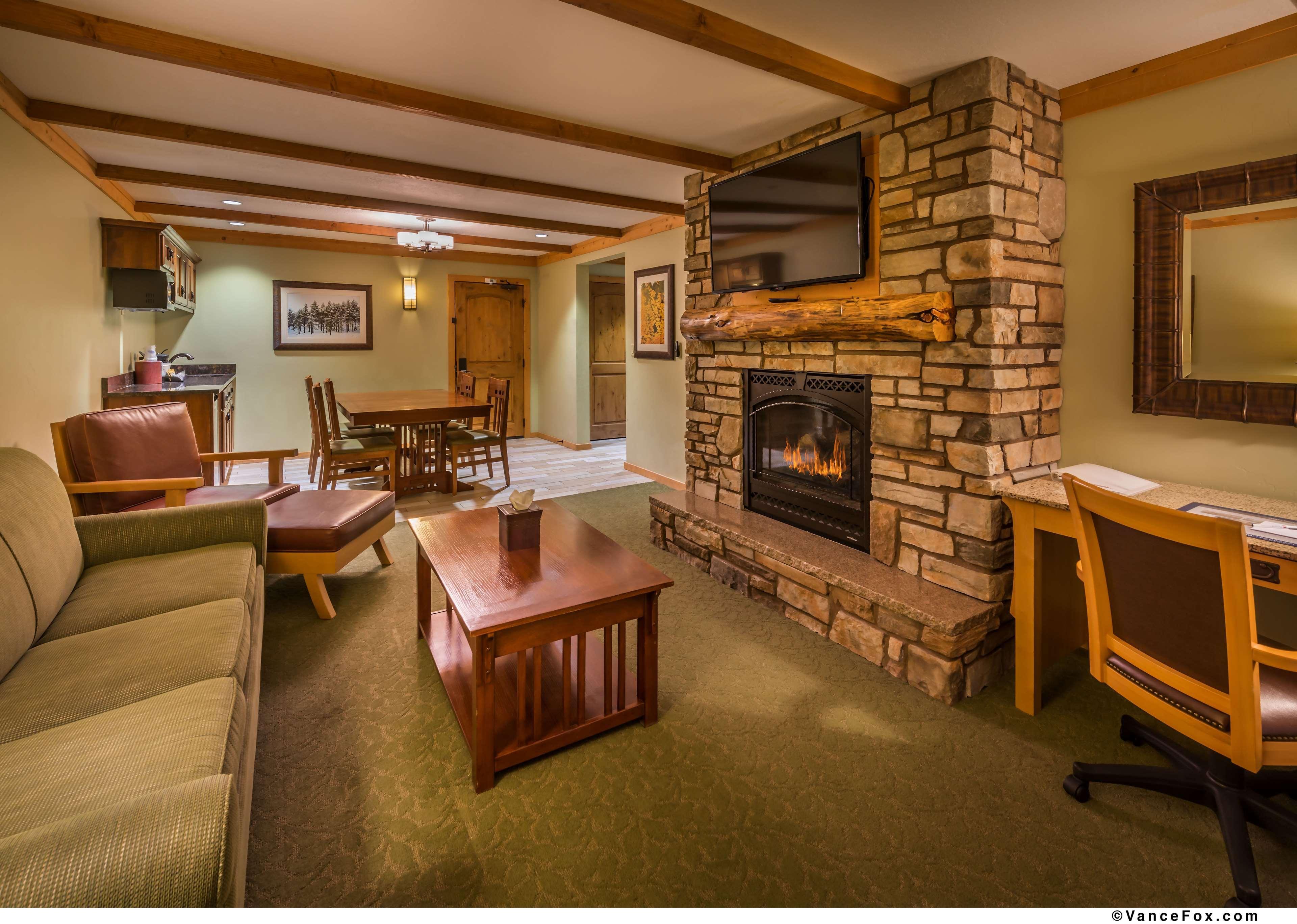 Best Western Plus Green Mill Village Hotel & Suites Arcola Esterno foto