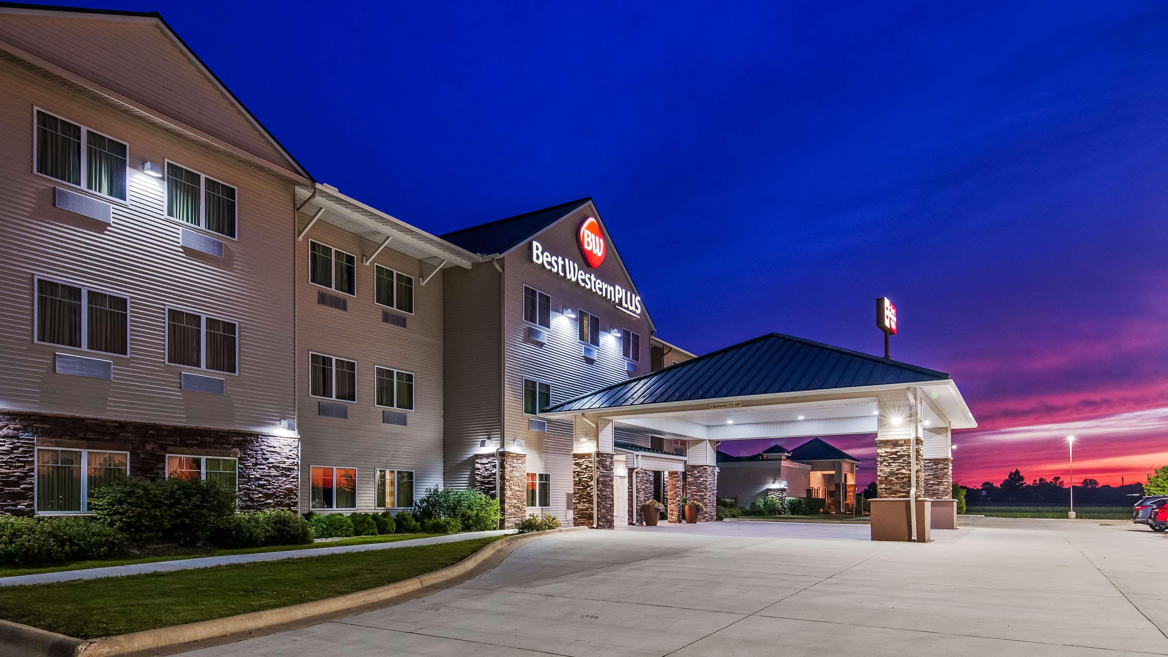 Best Western Plus Green Mill Village Hotel & Suites Arcola Esterno foto