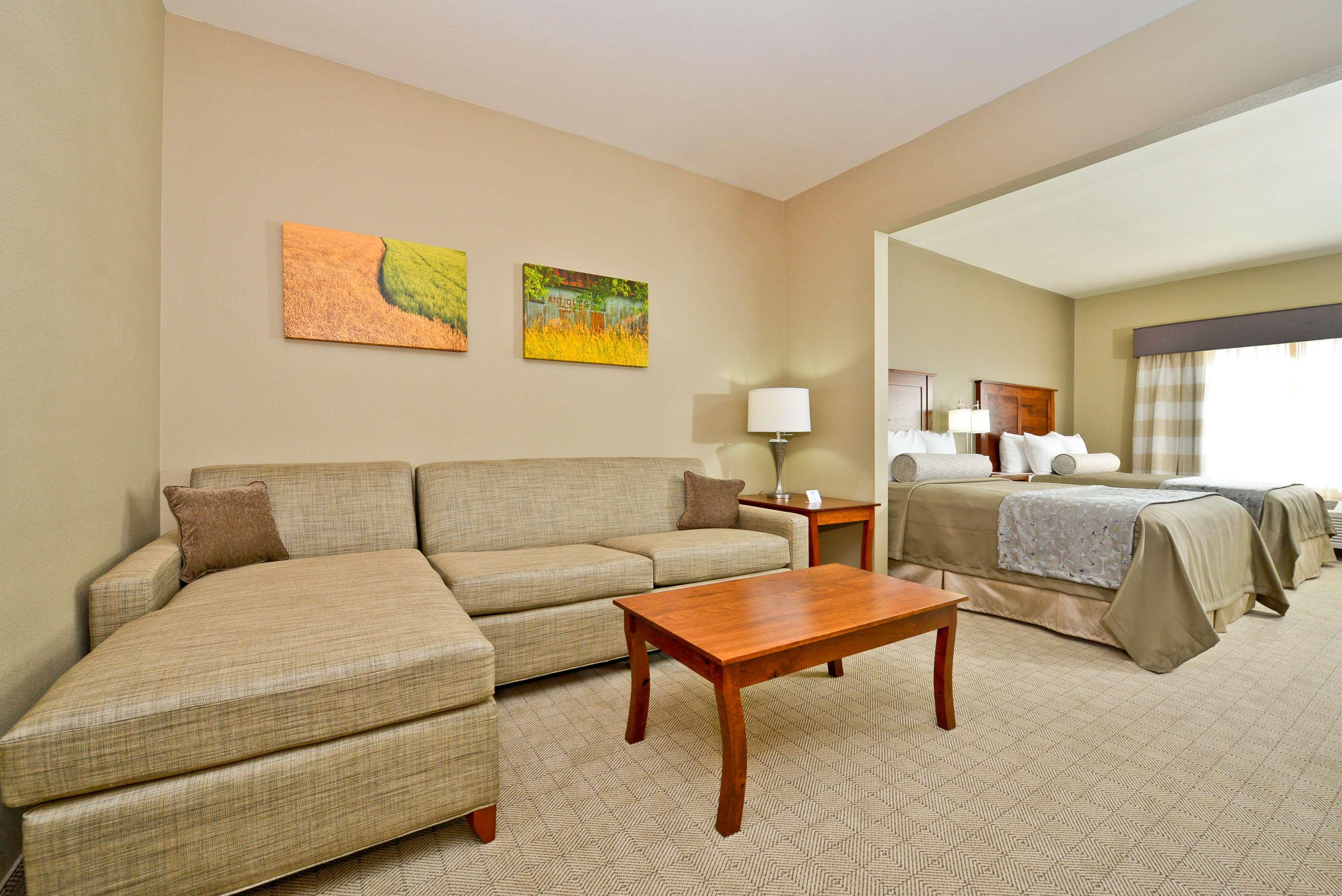 Best Western Plus Green Mill Village Hotel & Suites Arcola Esterno foto