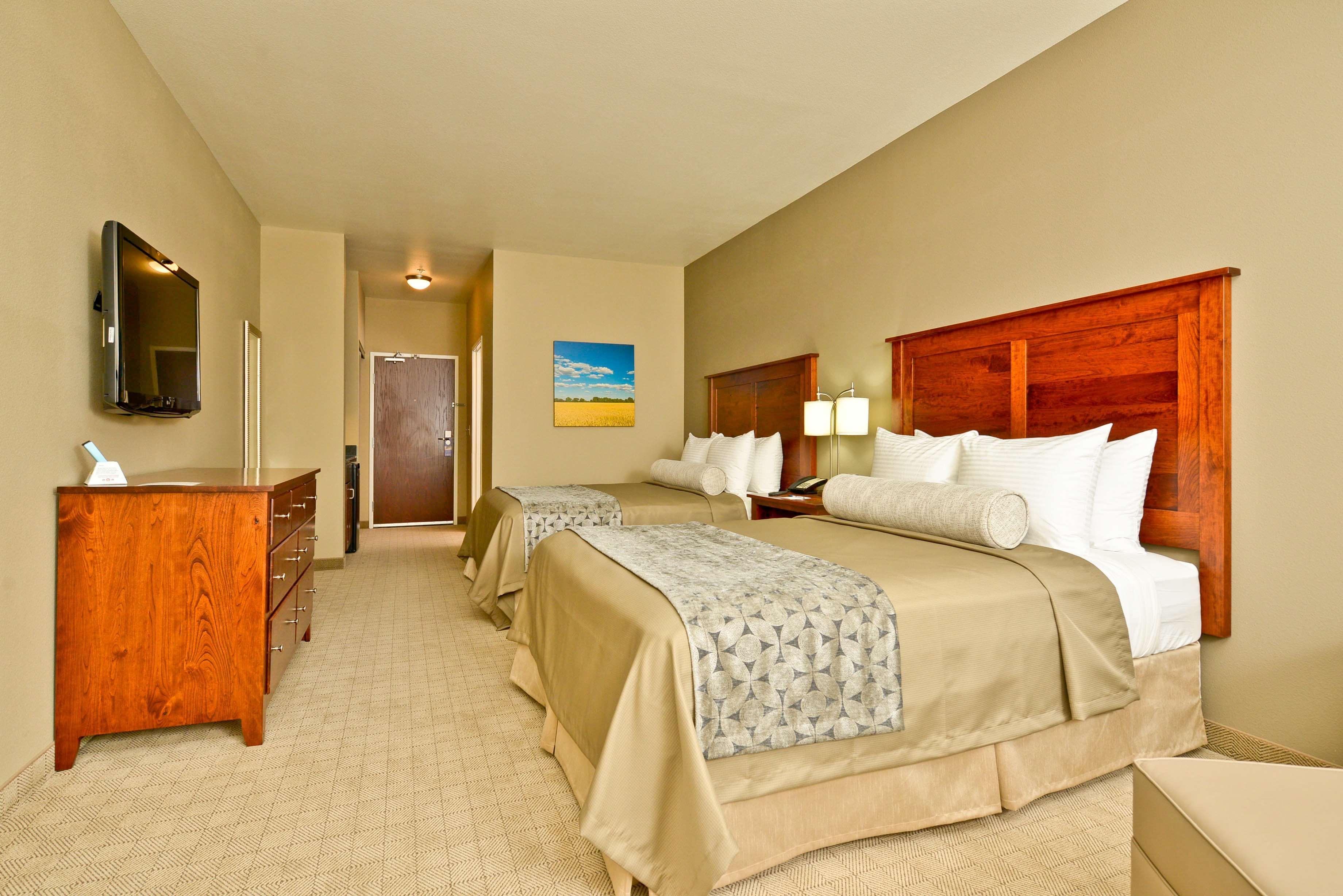 Best Western Plus Green Mill Village Hotel & Suites Arcola Esterno foto