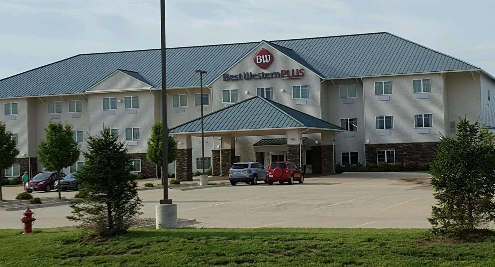 Best Western Plus Green Mill Village Hotel & Suites Arcola Esterno foto